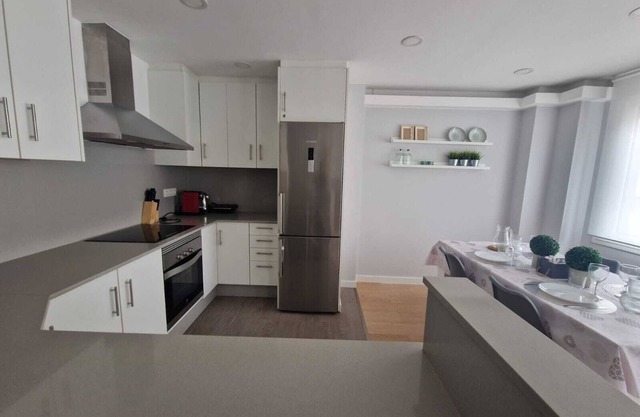 Très bel Appartement de 2 Chambres sur L'avenida Finisterre