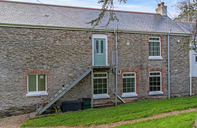 Quaint 2-bedroom apartment with WiFi in charming Stokenham