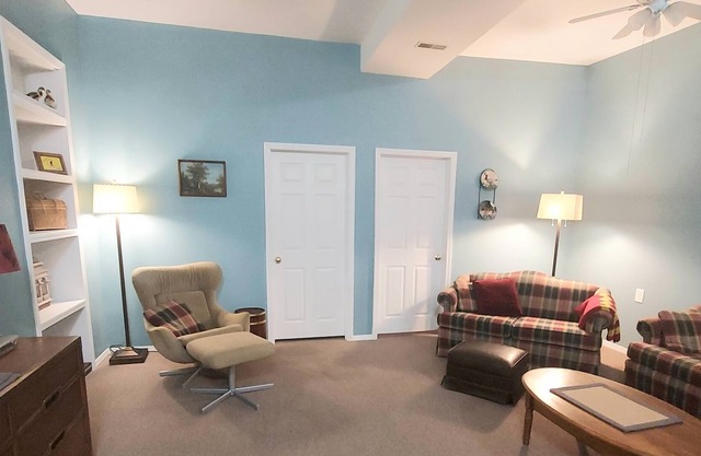 Beautiful 2 bedroom, apartment in historic rehab by the Mississippi River