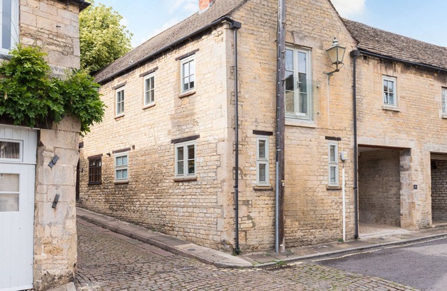 Beautiful 2 Bedroom Cottage in Stamford 2 min walk to the town