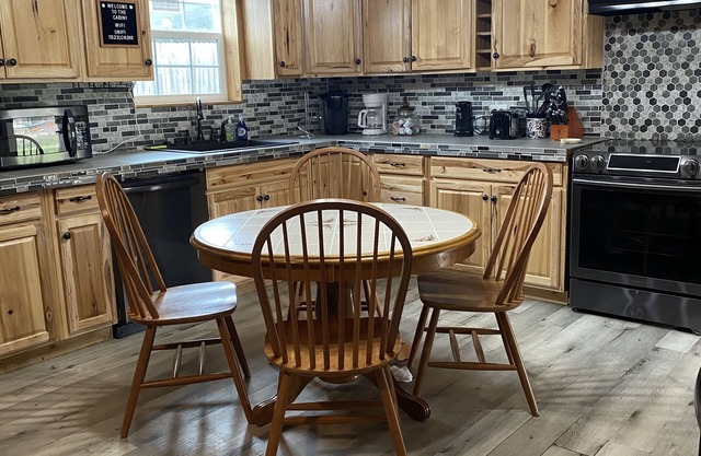 Beautiful 2 Bedroom Cabin with a lake view.