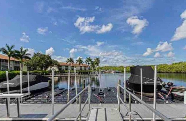 Beautiful 2 bedroom condo with a dock, on the Gulf