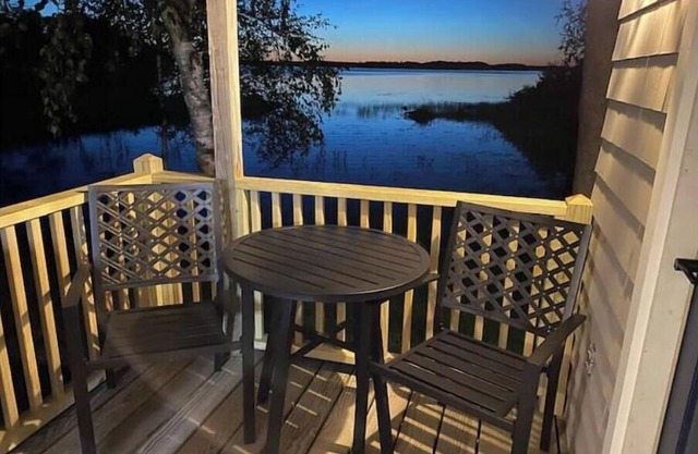 Beautiful 2 bedroom cottage on Pushaw Lake