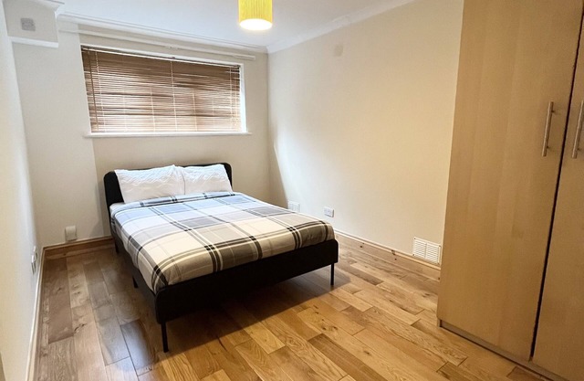 Beautiful 2 bedroom garden flat w/ free parking