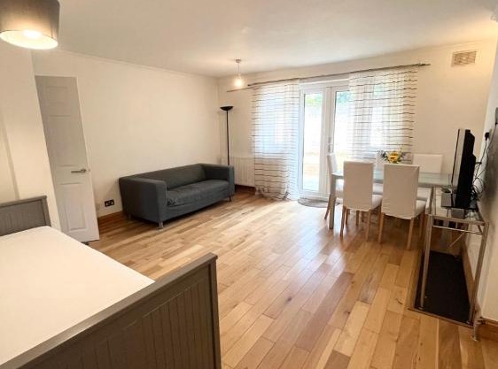 Beautiful 2 bedroom garden flat