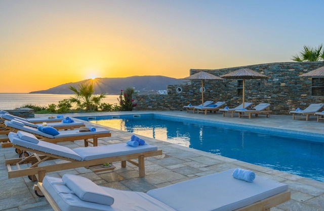 Villa neuve "sur la plage" avec piscine