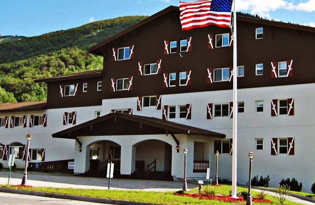 Beautiful 2 bedroom unit at resort, sleeps 10