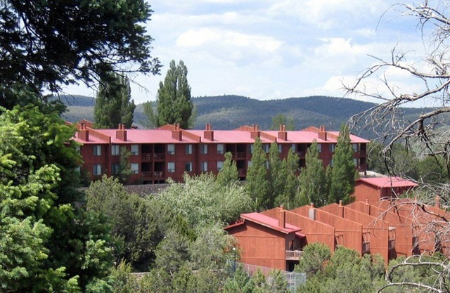 Beautiful 2 bedroom unit at resort, sleeps 6