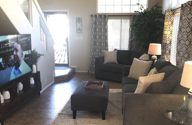 Magnifique Loft 2 BR Plus, très proche de l'Open et Barrett Jackson!