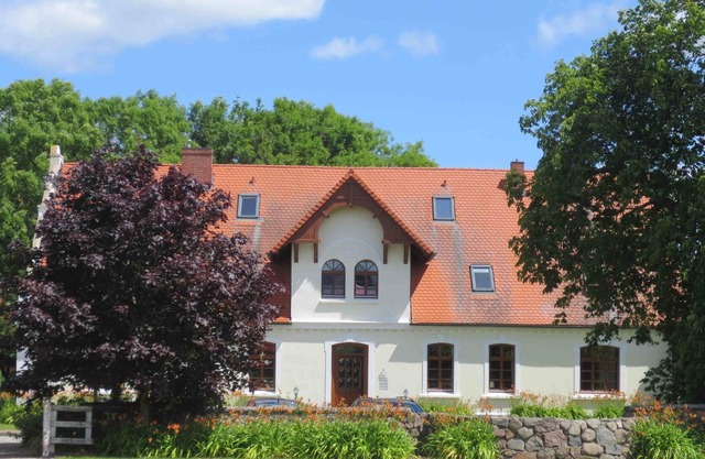 bel appartement de 2 pièces (petit appartement) avec un immense jardin dans un environnement très soigné