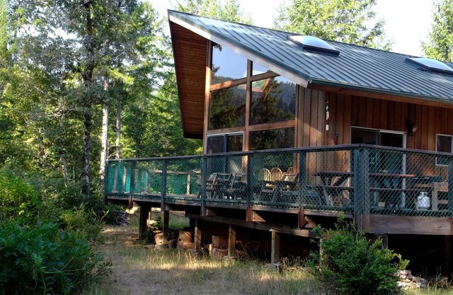 Belle maison de 2 étages sur Smith River-plage privée, Trails, & More!