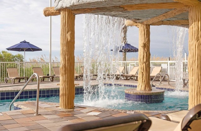 Beautiful 2 Bedroom Suite at Towers on the Grove, Myrtle Beach.
