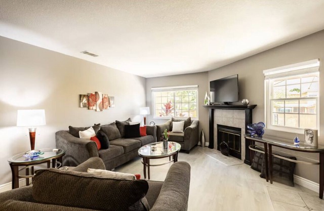 Beautiful 2Bdrm-3Bth Townhome, Attached 2 Car Garage, Pool, Gated Community