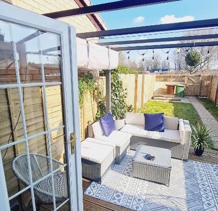 Beautiful 2bed house with garden, walking distance to town - FREE parking