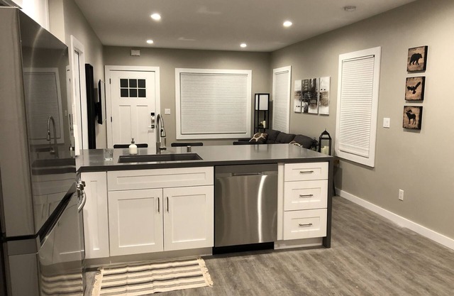 Beautiful 2bed1bath Apt w/Laundry and parking