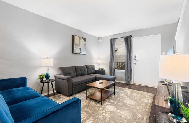 Beautiful 2BR 5 Minutes to UT 3323