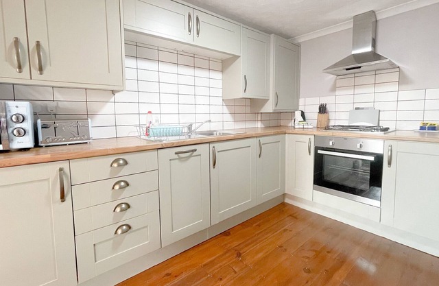 Beautiful 2BR Converted cow Shed Sleeps 4