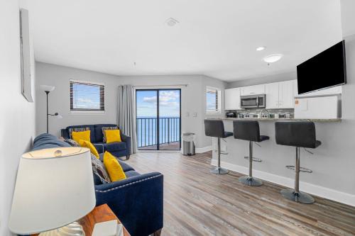 Beautiful 2BR Penthouse with Amazing Views