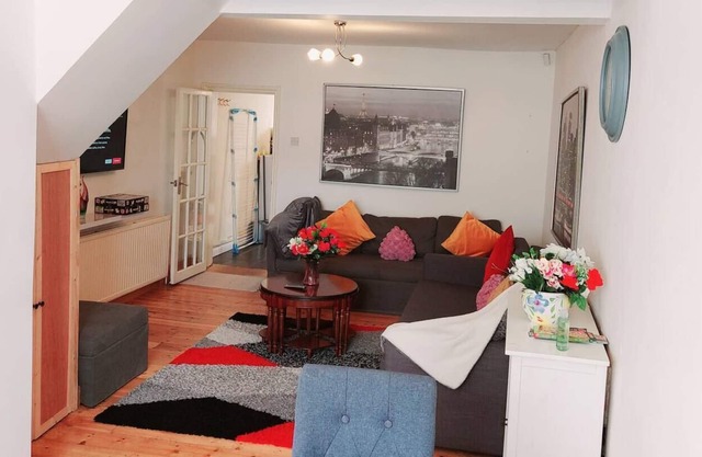 Beautiful 3-Bed House in Chatham