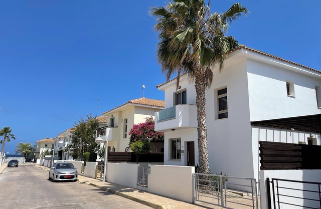 Beautiful 3 bed villa in Pernera with private pool less than 5 mins to the beach