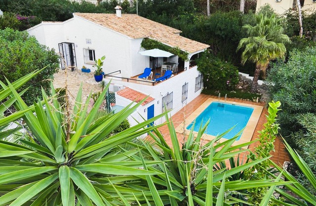 Deluxe Belle villa de 3 chambres privée piscine isolée jardin vue sur la mer et Wi fi