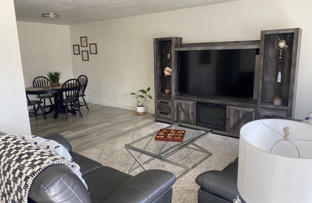 Beautiful 3 bedrooms house by SLCC
