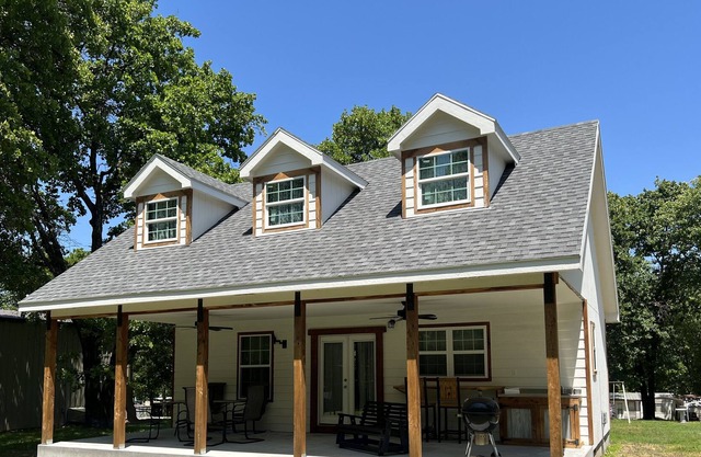 Beautiful 3 bedroom 2 bath home at Grand Lake close to Duck Creek
