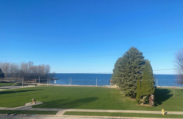 Beautiful 3-bedroom bayview townhome in downtown Menominee