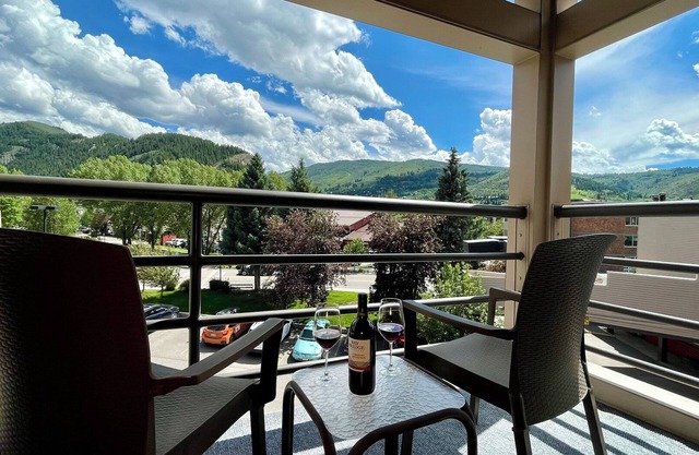 Beautiful 3-bedroom lodge/suite - Sleeps 6-8 - Avon Colorado