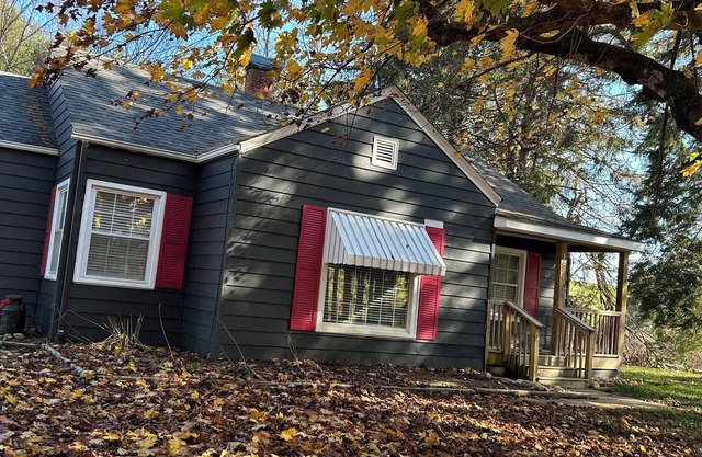 Beautiful 3 Bedroom + Pet & Family Friendly Home