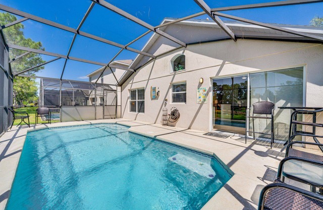 Beautiful 3-bedroom house, with private pool, facing golf course