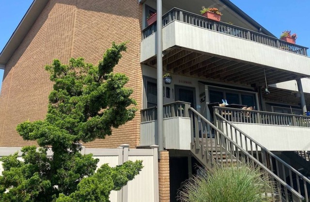 Beautiful 3 Br. Townhome (21141) by Houzlet