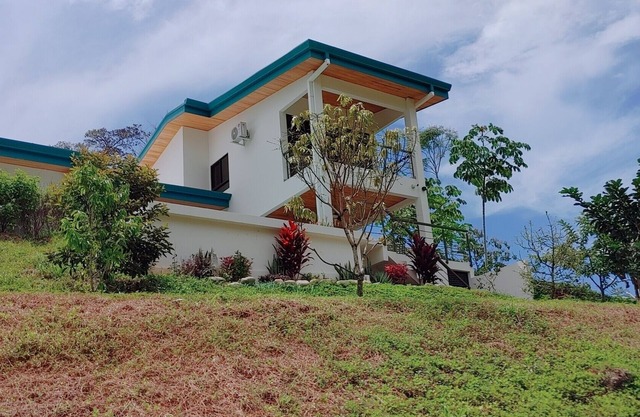 Beautiful 3B / 2.5B New House with private pool surrounded by Jungle & Mountains