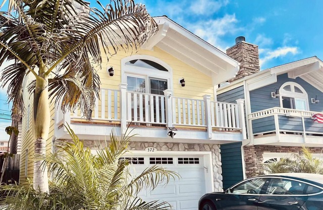 Beautiful 3bd,3 bt home, minutes from the beach