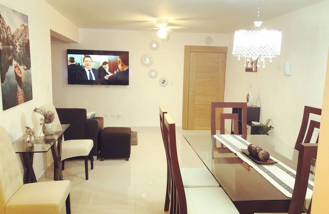 Belle 3BR apt-WiFi-SmartTV-Piscine-Gym-Playground - Sécurité Gated 24hr