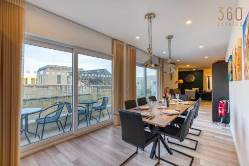 Beautiful 3BR designer home with WIFI, AC and Balcony