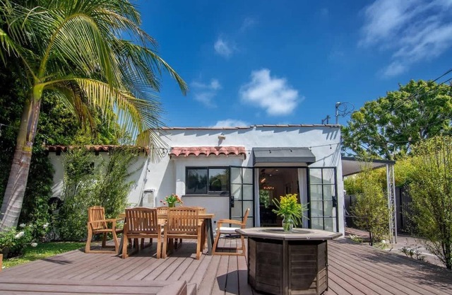 Beautiful 3BR Home w/Pool & Jacuzzi Prime LA Stay
