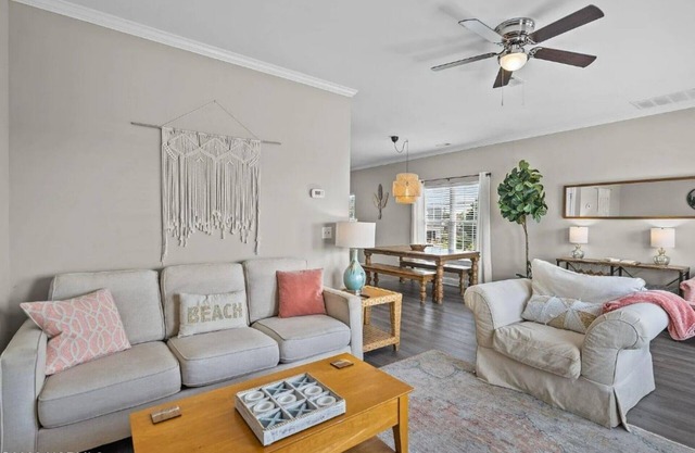 Beautiful 3BR Townhome in Hampstead with marina access; boats welcome!