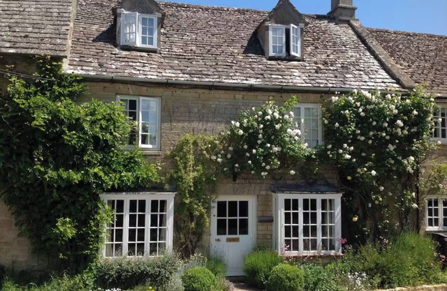 Beautiful 4 bedroom character cottage in Bledington nr Stow on Wold Oxfordshire