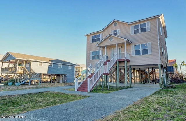 Beautiful 4 bed 3 bath beach cottage with wonderful ocean views