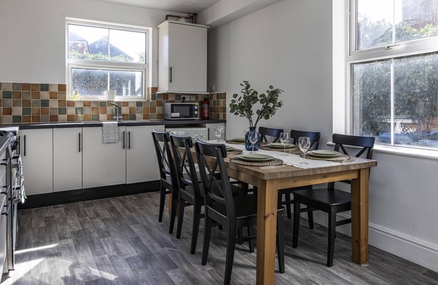 Beautiful 4 bed home 5 minutes from Nottingham Forest Football club