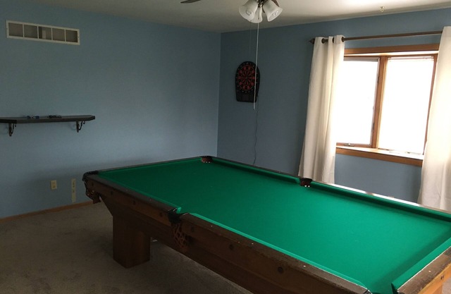 Beautiful 4 Bedroom 2. 5 Bath avec une table de billard