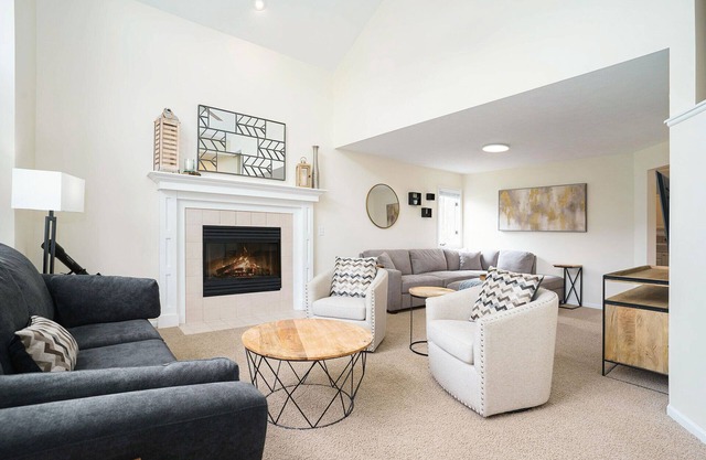 Beautiful 4 Bedroom Family home. Minutes to downtown Holland & Saugatuck!