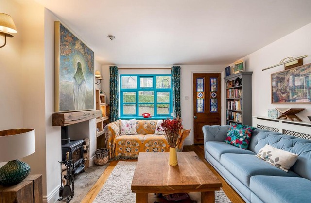 Beautiful 4-Bedroom Cottage Pass the Keys