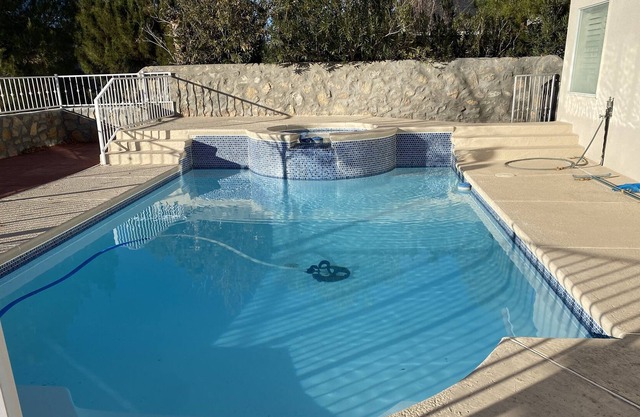 Beautiful 4 bedroom home w/heated pool and jacuzzi….
