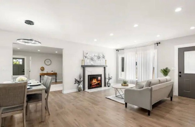 Beautiful 4 bedroom home with indoor fireplace