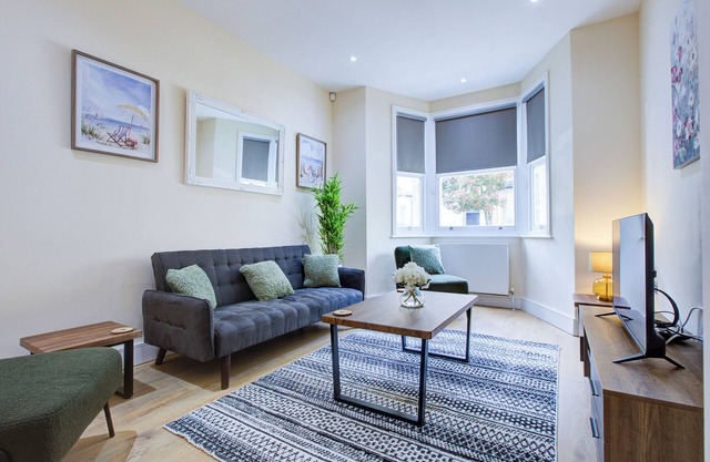 Beautiful 4 Bedroom House in London