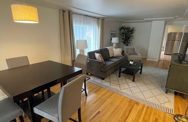 Beautiful 4-bedroom house with AC in Tacoma