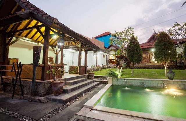 Belle villa balinaise de 4 chambres près de Seminyak