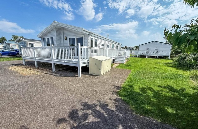 Beautiful 4 berth lodge with decking at Manor Park in Hunstanton ref 23038C